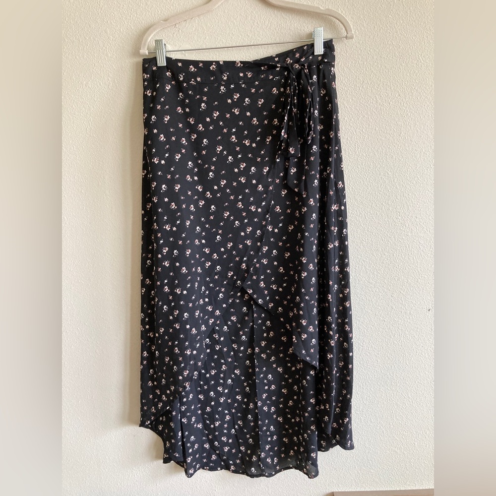 Black high-low floral midi skirt